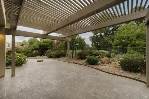 Exterior - 4325 The Masters Dr, Fairfield, CA 94533 photo 10 of 14