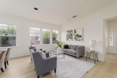 Living - 4325 The Masters Dr, Fairfield, CA 94533 photo 2 of 3