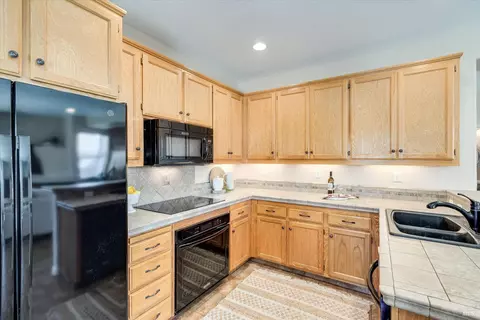 Kitchen - 1268 Pedroncelli Dr, Windsor, CA 95492 photo 4 of 6