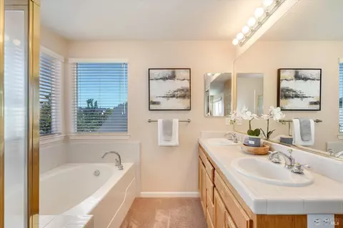 Bath - 1268 Pedroncelli Dr, Windsor, CA 95492 photo 3 of 5