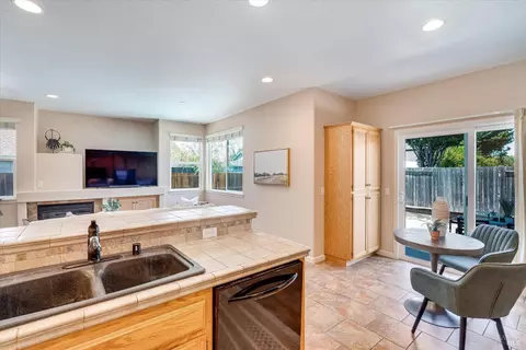 Kitchen - 1268 Pedroncelli Dr, Windsor, CA 95492 photo 6 of 6