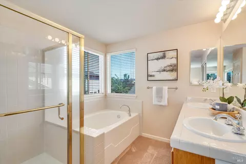 Bath - 1268 Pedroncelli Dr, Windsor, CA 95492 photo 2 of 5