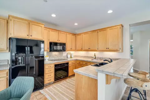 Kitchen - 1268 Pedroncelli Dr, Windsor, CA 95492 photo 2 of 6