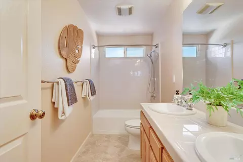 Bath - 1268 Pedroncelli Dr, Windsor, CA 95492 photo 5 of 5