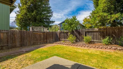 Exterior - 101 Constitution Ave, Vacaville, CA 95687 photo 4 of 10