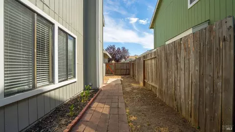 Exterior - 101 Constitution Ave, Vacaville, CA 95687 photo 5 of 10