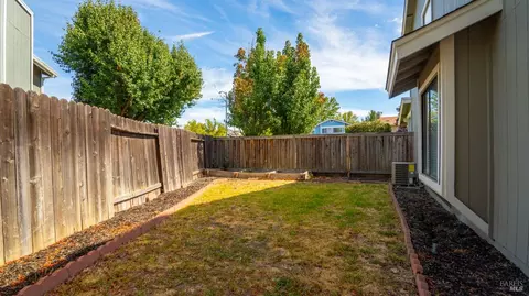 Exterior - 101 Constitution Ave, Vacaville, CA 95687 photo 9 of 10