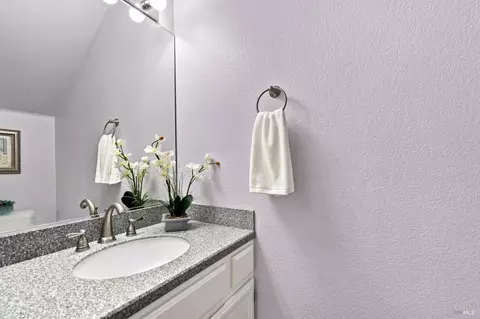 Bath - 38 Meadowbrook Ct, Cotati, CA 94931 photo 1 of 4