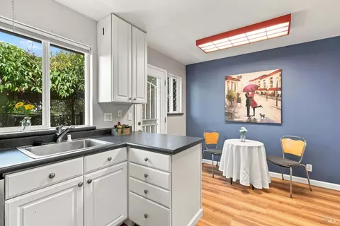 Kitchen - 38 Meadowbrook Ct, Cotati, CA 94931 photo 3 of 4