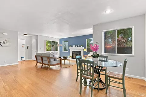 Living - 38 Meadowbrook Ct, Cotati, CA 94931 photo 3 of 3