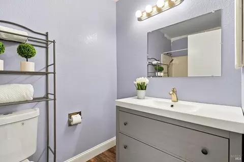 Bath - 38 Meadowbrook Ct, Cotati, CA 94931 photo 3 of 4