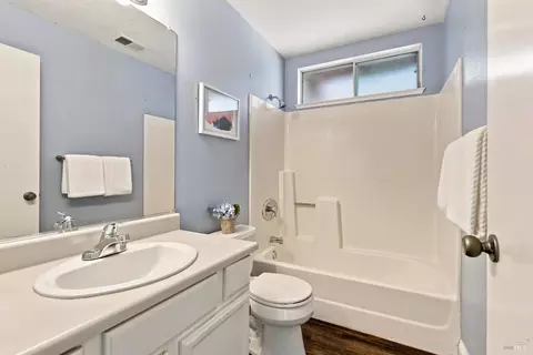 Bath - 38 Meadowbrook Ct, Cotati, CA 94931 photo 2 of 4