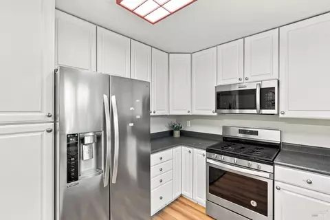 Kitchen - 38 Meadowbrook Ct, Cotati, CA 94931 photo 4 of 4