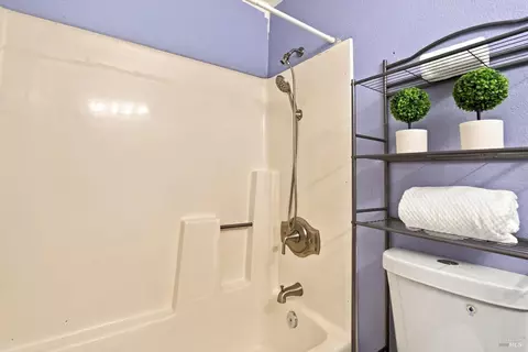 Bath - 38 Meadowbrook Ct, Cotati, CA 94931 photo 4 of 4