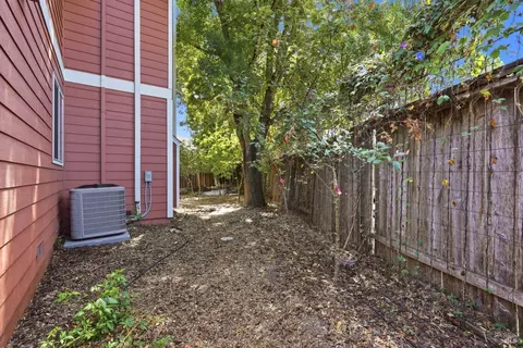 Exterior - 38 Meadowbrook Ct, Cotati, CA 94931 photo 8 of 10