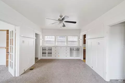 Living - 514 Florida St, Vallejo, CA 94590 photo 2 of 4