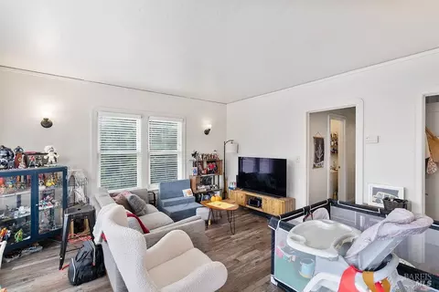 Living - 514 Florida St, Vallejo, CA 94590 photo 1 of 4