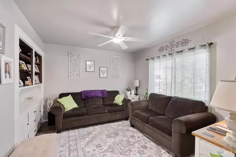 Living - 514 Florida St, Vallejo, CA 94590 photo 4 of 4