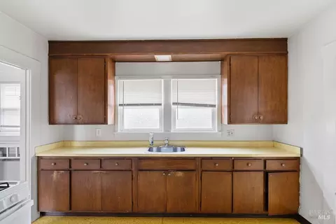 Kitchen - 514 Florida St, Vallejo, CA 94590 photo 2 of 3