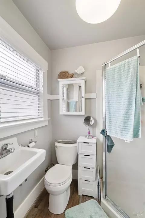 Bath - 514 Florida St, Vallejo, CA 94590 photo 3 of 4