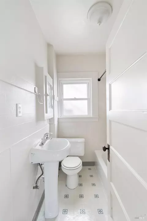 Bath - 514 Florida St, Vallejo, CA 94590 photo 2 of 4