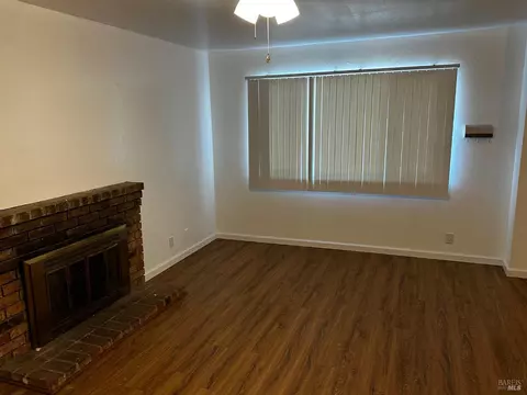 Living - 1362 Sanderling Dr, Fairfield, CA 94533 photo 2 of 3