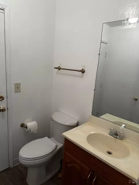 Bath - 1362 Sanderling Dr, Fairfield, CA 94533 photo 3 of 3
