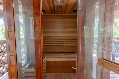 Entry Way - 26760 Oriole Dr, Willits, CA 95490 photo 5 of 5