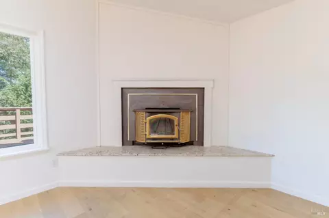 Living - 26760 Oriole Dr, Willits, CA 95490 photo 2 of 5