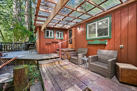 15320 Canyon 3 Rd, Rio Nido, CA 95471