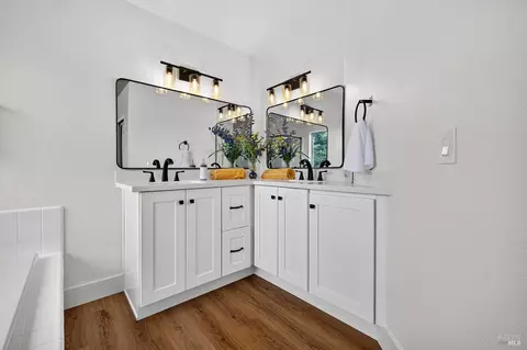 Bath - 8273 Honor Pl, Cotati, CA 94931 photo 4 of 10