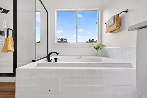 Bath - 8273 Honor Pl, Cotati, CA 94931 photo 6 of 10