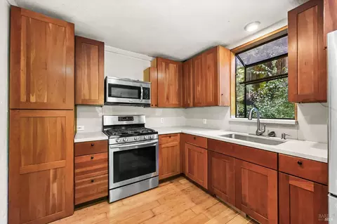 Kitchen - 20251 Willow Rd, Monte Rio, CA 95462 photo 4 of 6