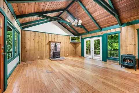 Living - 20251 Willow Rd, Monte Rio, CA 95462 photo 5 of 6