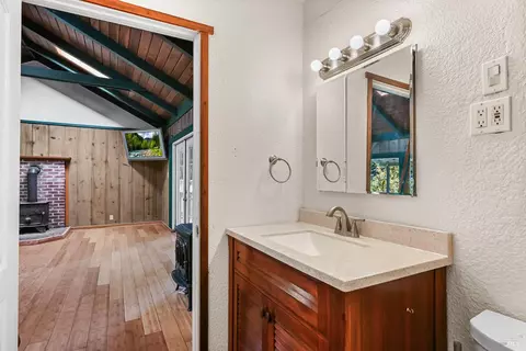 Bath - 20251 Willow Rd, Monte Rio, CA 95462 photo 2 of 3
