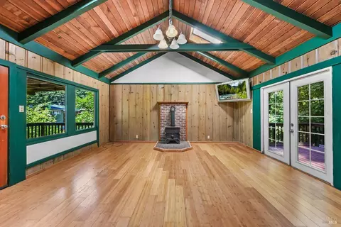 Living - 20251 Willow Rd, Monte Rio, CA 95462 photo 2 of 6