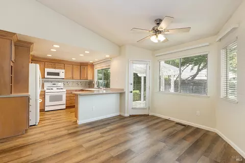 Kitchen - 1029 Hampshire Ln, Windsor, CA 95492 photo 1 of 4