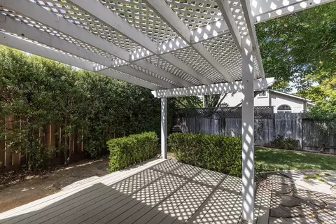 Exterior - 1029 Hampshire Ln, Windsor, CA 95492 photo 4 of 12