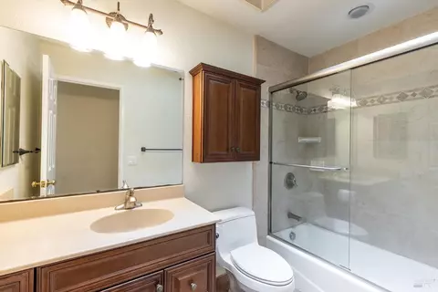 Bath - 1029 Hampshire Ln, Windsor, CA 95492 photo 1 of 2