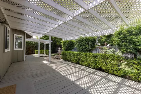Exterior - 1029 Hampshire Ln, Windsor, CA 95492 photo 3 of 12