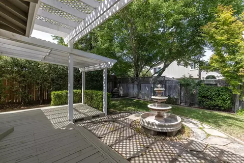 Exterior - 1029 Hampshire Ln, Windsor, CA 95492 photo 7 of 12
