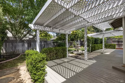 Exterior - 1029 Hampshire Ln, Windsor, CA 95492 photo 5 of 12