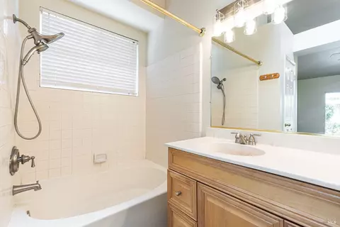 Bath - 1029 Hampshire Ln, Windsor, CA 95492 photo 2 of 2