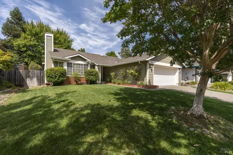 Exterior - 1029 Hampshire Ln, Windsor, CA 95492 photo 11 of 12