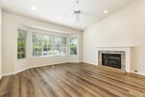 Living - 1029 Hampshire Ln, Windsor, CA 95492 photo 2 of 7