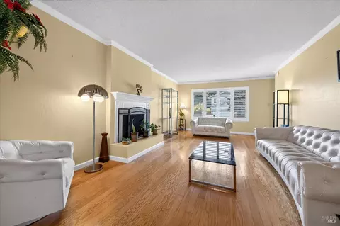 Living - 228 Valencia St, Vallejo, CA 94591 photo 1 of 2