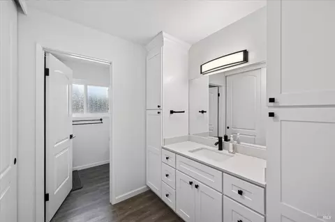 Bath - 228 Valencia St, Vallejo, CA 94591 photo 2 of 2