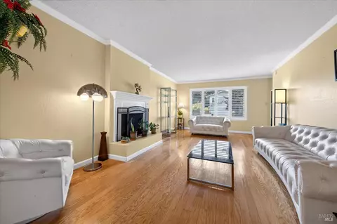 Living - 228 Valencia St, Vallejo, CA 94591 photo 1 of 3