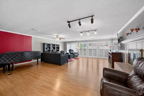 Living - 228 Valencia St, Vallejo, CA 94591 photo 2 of 2
