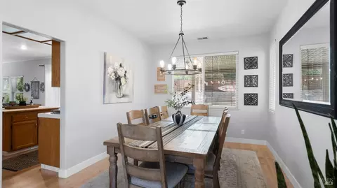 Dining - 885 Kells Cir, Vacaville, CA 95688 photo 2 of 3
